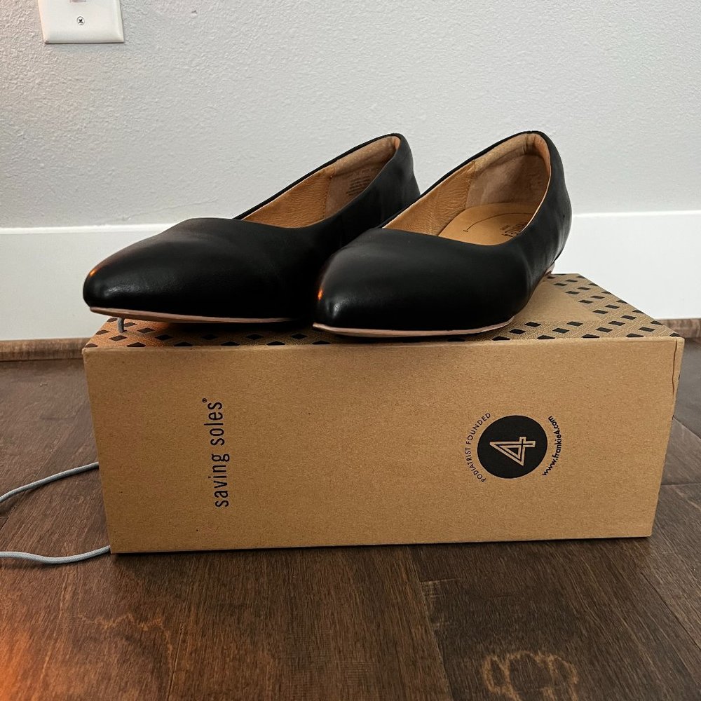 Frankie4 Poppy Black flats, size 12